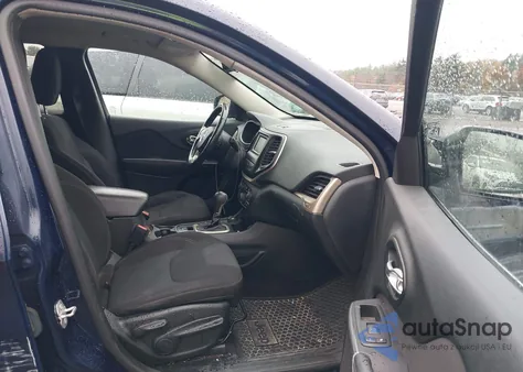 2016 Jeep Cherokee Latitude из США, поврежденный, VIN 1C4PJMCS2GW183893